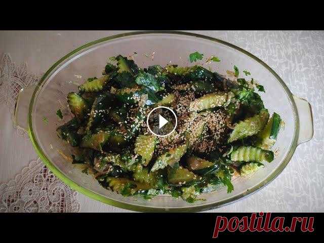 Салат из огурцов с кунжутом и кинзой.1кг огурцов,1ч.лсоли,1ч.л уксуса70%,1шт.лук,0,5пучка кинзы,3-4зубчика чеснока,5-6ст.л растит.масла ,1ч.л кориандр...