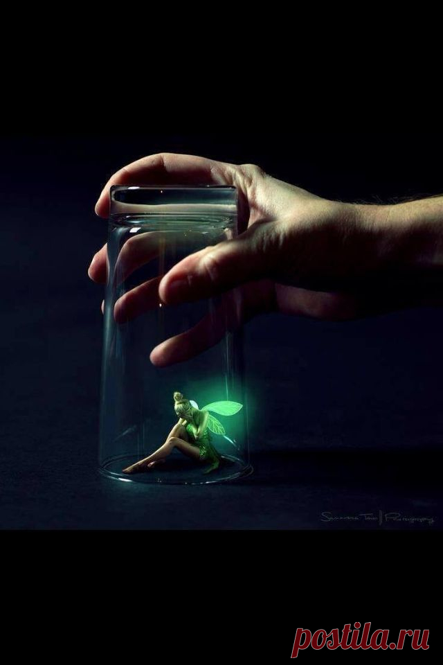 Дождь с утра и до вечера мокнет Апрель.Бьется каплями в окна тоска и простуда.Над зачеркнутой строчкой если любишь не верь.Плачет маленький ангел,курносое чудо.(волшебная страна книг к.н.)