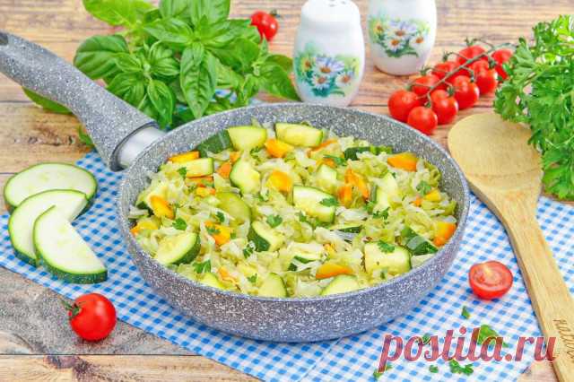 Кабачки с капустой на сковороде: Простой рецепт овощного рагу с фото - 1000.menu