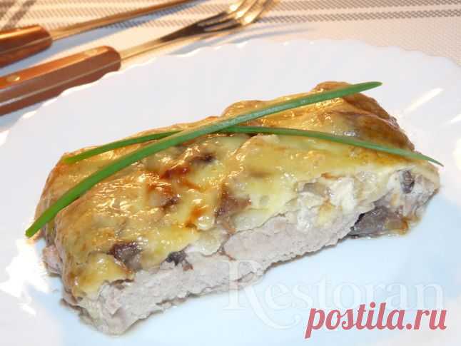 мясо по-французски с грибами, сыром, луком и Да, без картошки - дико вкуснооо!!!!.