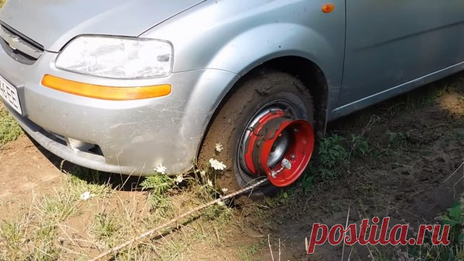 Самовытаскиватель или лебедка на любое авто Приближаются снега и грязь, а это значит, нужно подумать о различных способах спасения автомобиля из западни. Конечно, самым верным помощником в этом деле будет лебедка, она позволит вытащить автомобиль практически из любой грязи и снежных заносов. Конечно, подобные устройства устанавливают в