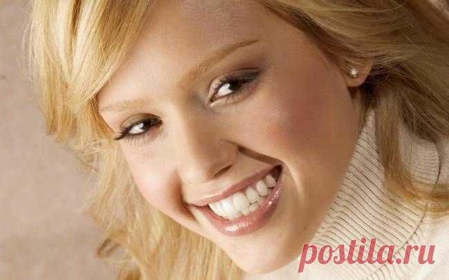 Преимущества и недостатки металлокерамических протезов | LolaModa женский онлайн журнал
Протезирование зубов на сегодняшний день является одной из самых распространенных стоматологических процедур. Причин тому множество, и все они хорошо известны. По крайней мере, тем, кто вынужден к ней обратиться. Не менее разнообразными являются и материалы, которые она использует. Зубной протез может быть изготовлен из пластмассы, металла, керамики и их сочетания.