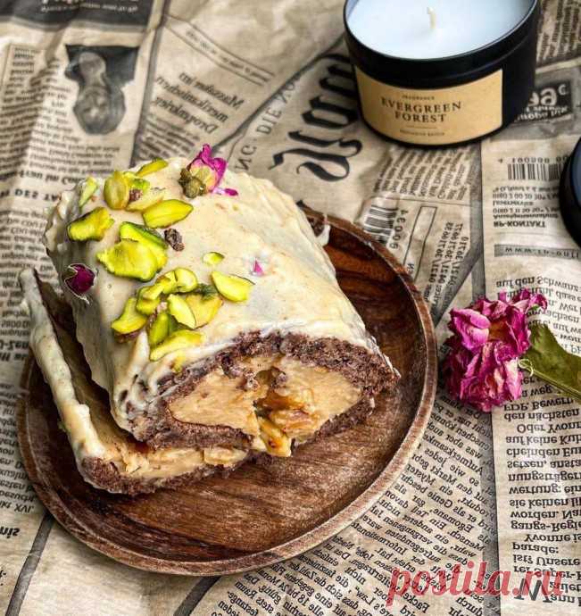 Карамельно -арахисовый рулет Ингредиенты:для бисквита: яйца - 3 шт мука рисовая ц/з - 30 г какао - 15 г  разрыхлитель - 2 г  подсластитель 
⠀ для крема: молоко 1.8% - 400 мл СОМ ( сухое обезжиренное молоко , можно просто сухое молоко)- 50 г кукурузный крахмал -25...