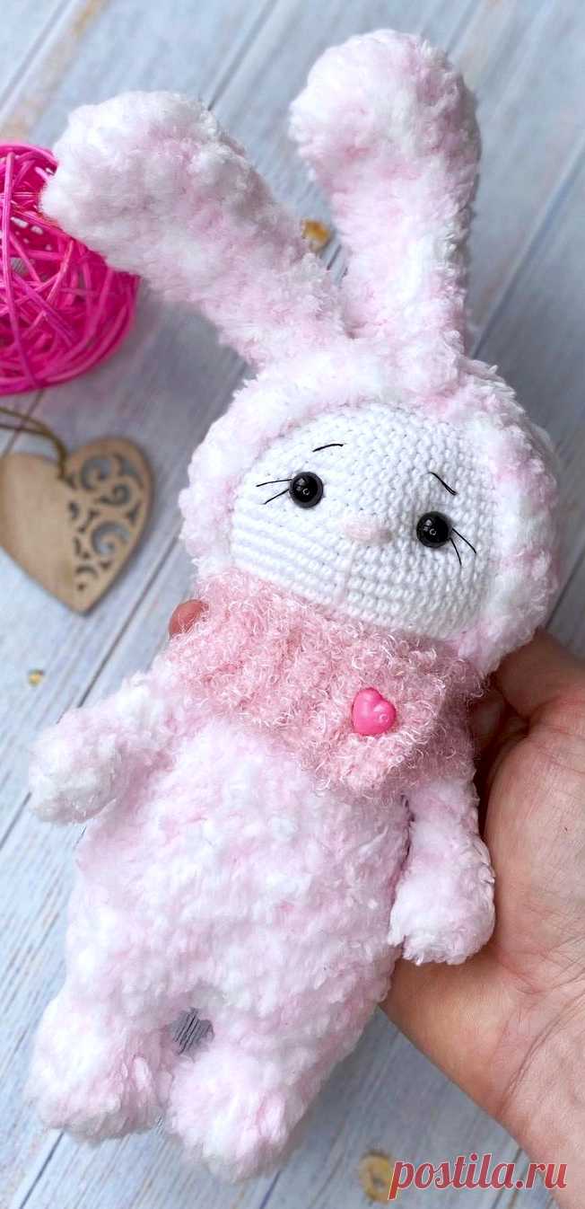 PDF Зефирный Зайка крючком. FREE crochet pattern; Аmigurumi animal patterns. Амигуруми схемы и описания на русском. Вязаные игрушки и поделки своими руками #amimore - плюшевый заяц, зайчик из плюшевой пряжи, кролик, зайчонок, зайка, крольчонок.