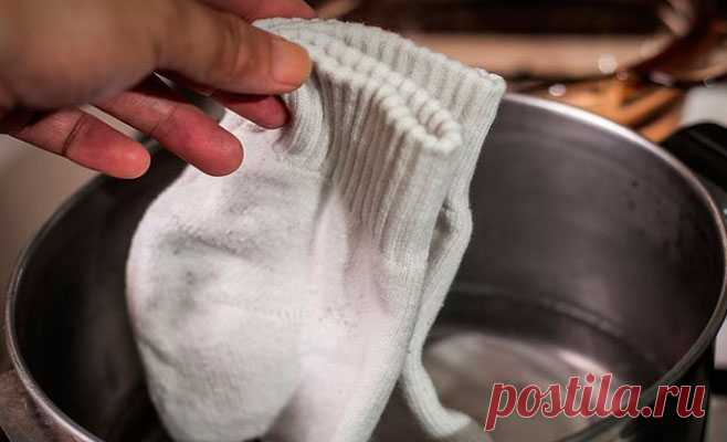 Элементарный «бабушкин» способ поможет идеально отстирать белые носки без кипячения! Регулярно пользуюсь!