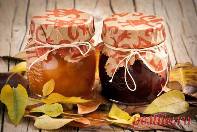 Яблочный мармелад, инжирный конфитюр и еще три рецепта сладких домашних заготовок на зиму.