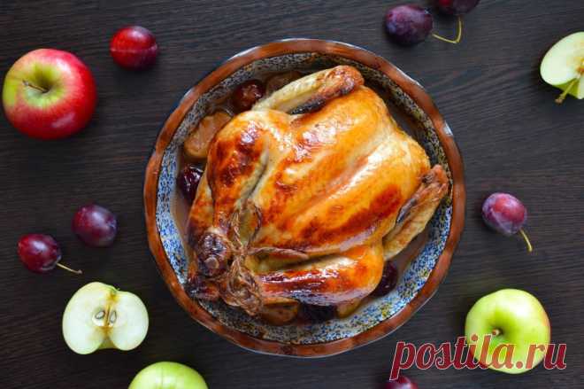 Курица фаршированная сливами и яблоками. Хит праздничного застолья | 1000.menu | Яндекс Дзен