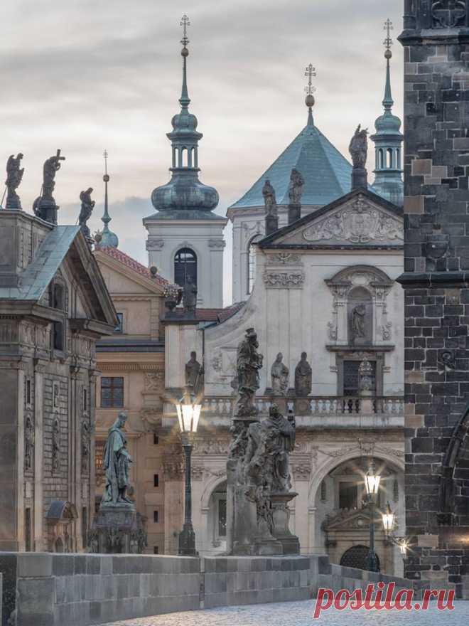 Ranní pohled na Křížovnické náměstí z Karlova mostu...  |  Pražský Fotograf / Jiří Píša - Публикации