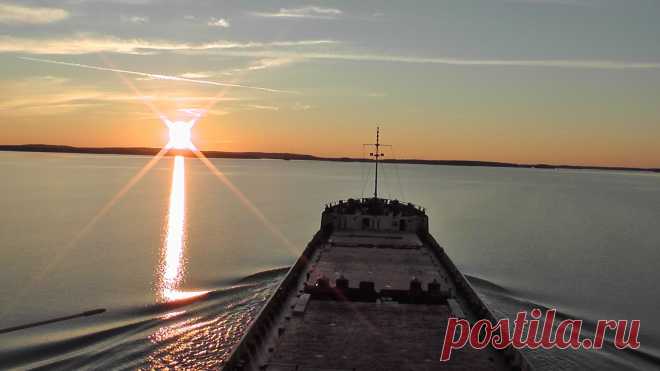 Путь к родным берегам, он знаком всем морякам.