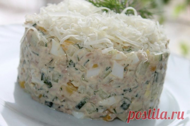 Салат из печени трески с кукурузой и огурцом. Нежный и очень вкусный