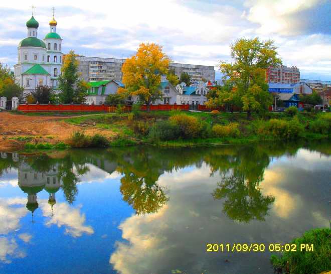 Осень в городе. Отражение.