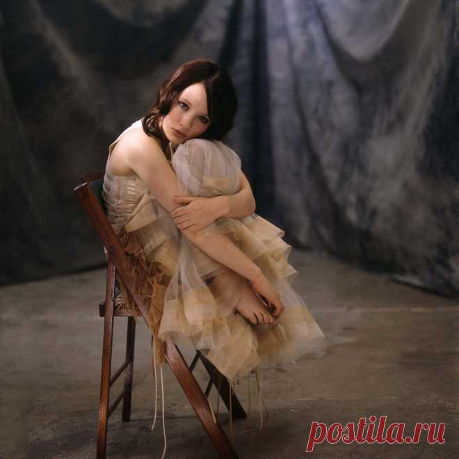 Эмили Браунинг (Emily Browning) в фотосессии для журнала OK! (2006)