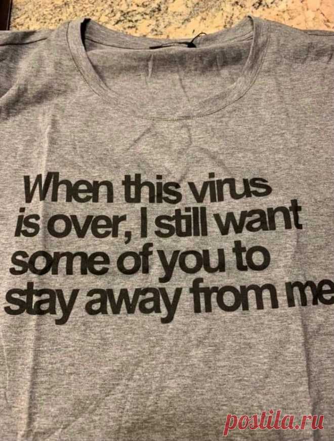 Надпись про коронавирус на футболке