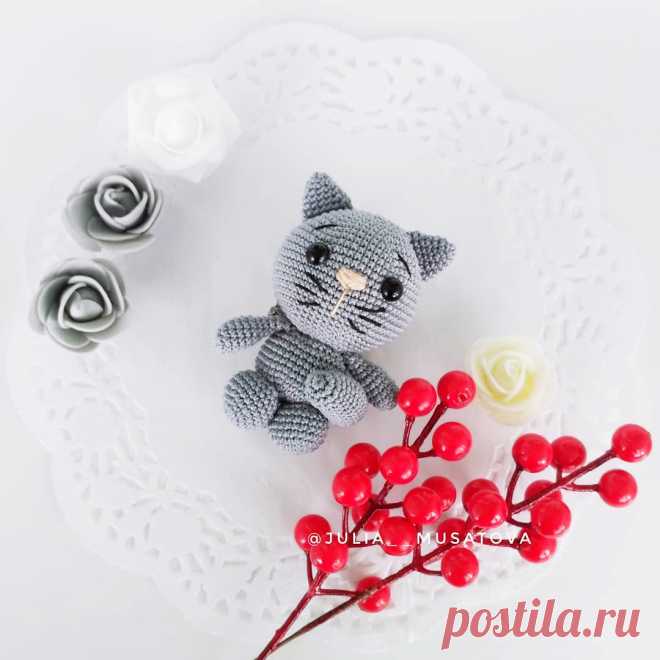 PDF Котёнок крючком. FREE crochet pattern; Аmigurumi doll patterns. Амигуруми схемы и описания на русском. Вязаные игрушки и поделки своими руками  #amimore - котик, кот, кошечка, кошка, котенок, cat, kitten, gato, gatito, gatinho, chat, minou, kitty, kätzchen. Amigurumi doll pattern free; amigurumi patterns; amigurumi crochet; amigurumi crochet patterns; amigurumi patterns free; amigurumi today.