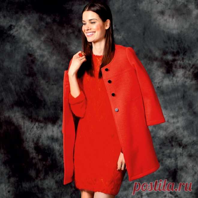 Яркое красное платье-футляр с ажурным узором