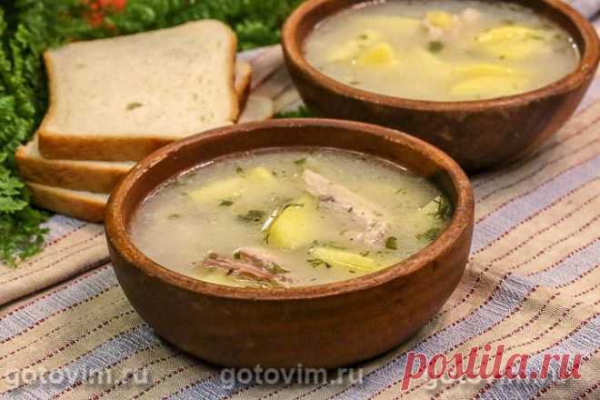 Осетинский белый суп из курицы с мучной болтушкой (Лывжа или лывза). Рецепт с фото Для наваристого куриного супа обязательно добавление болтушки из обжаренной до кремового оттенка муки, смешанной со сметаной. Благодаря ей суп получается более густым, а золотистый цвет меняет на белый. Еще в осетинский суп лывжа добавляют сушеный чабер (вместе с чесноком и зеленью), отчего бульон приобретает необычный, характерный для этого блюда аромат.

