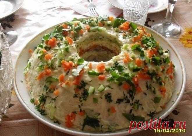 Красивый слоёный салатик «Кольцо»