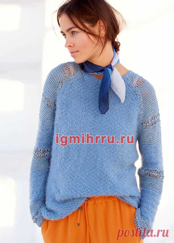 Серо-синий пуловер с узорными рукавами. Вязание спицами