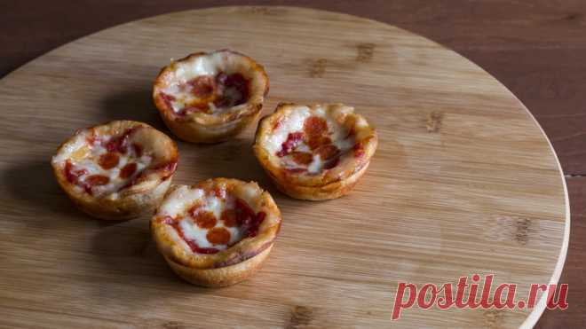 Deep Dish Pizza Bites ~ Hungry AF Deep-dish bites are so adorable they'll steal a pizza your heart.