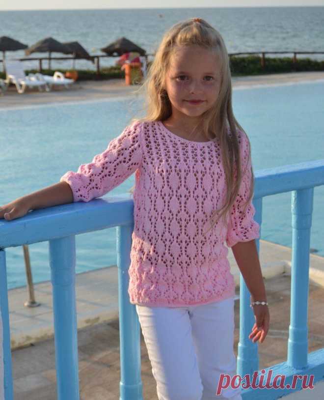Ажурный розовый пуловер для девочки спицами: схемы с описанием + отделка крючком