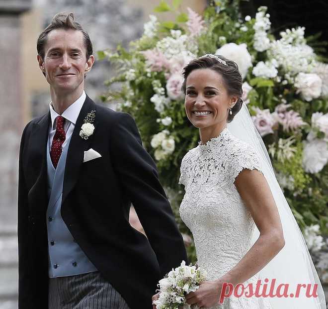 Daily Mail U.K. on Twitter “Pippa and James Matthews smile for the cameras as they leave the church #PippasWedding https://t.co/rBzSwrzErd”