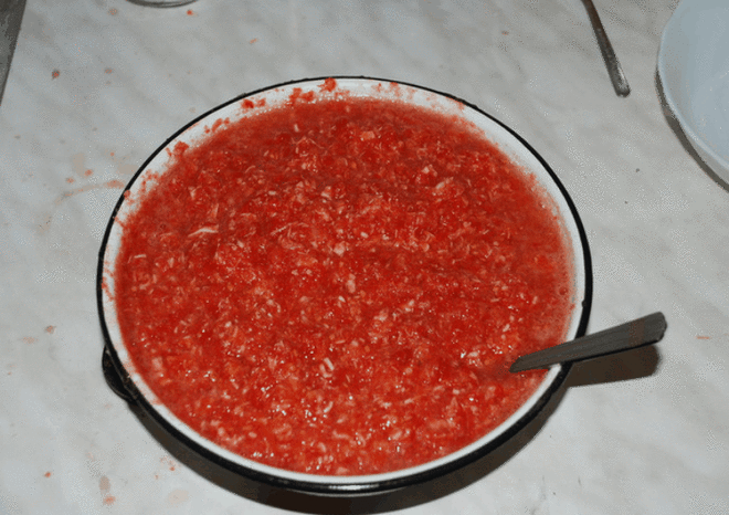 Приправа хрен с помидорами