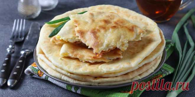 Хачапури с творогом и сыром на сковороде: рецепт - Лайфхакер