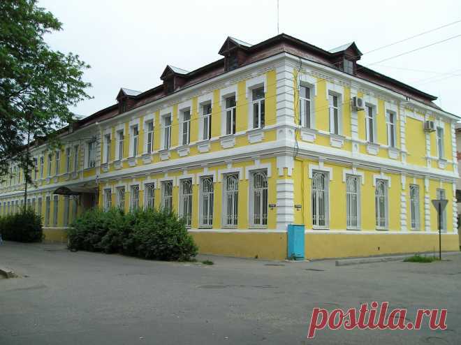 Отреставрированное здание на пересечении ул. Казачья - ул. Калинина