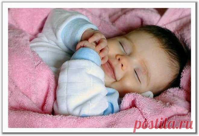 Блаженная улыбка во сне, берегитесь родители!!!