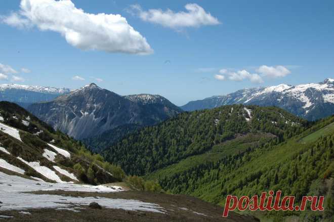 Кавказские горы. Вид на гору Ауадхару.