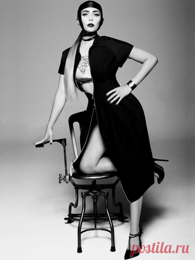 Элизабет Олсен (Elizabeth Olsen) в фотосессии Тома Мунро (Tom Munro) для журнала Vogue Italia (декабрь 2013)