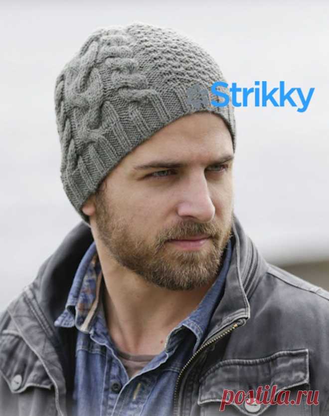 Красивая и стильная мужская шапка от Drops Design со жгутами и косами вязаная спицами | Strikky.ru