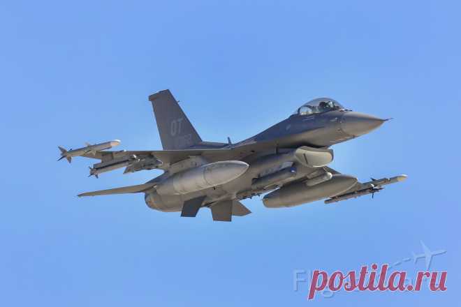 Фото F16C (AFR87362) - FlightAware