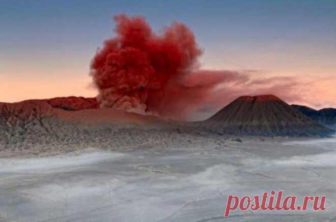 Удивительный вулкан Бромо в Индонезии