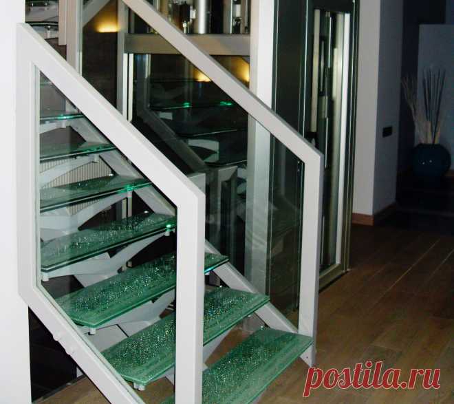 Лестница и ограждения из стекла