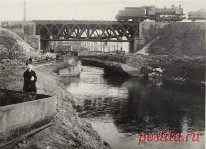 Железнодорожный мост через Яузу. Вид с Покровского (Рубцовского) моста 1913 год.