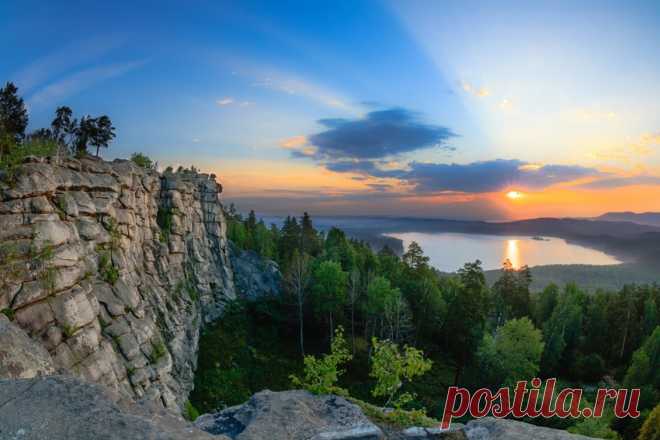 Фотограф из Екатеринбурга две ночи просидел на скале, чтобы снять удивительные уральские пейзажи