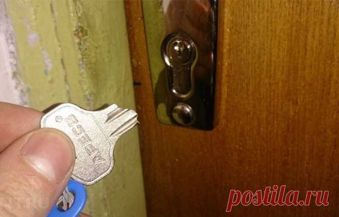 Как поступить если сломался ключ в замке входной двери!