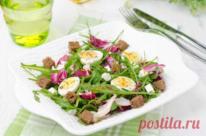 Фитнес-рецепты: Салат с перепелиными яйцами и брынзой.