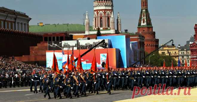 На Параде Победы Мавзолей Ленина закрыли фанерой. Почему это многих возмущает
Да, это действительно возмутило очень многих и, наверное, можно понять чувства этих людей, но не более того. Меня, несмотря на то, что я родом из СССР (мне 52) такое решение не покоробило абсолютно — оно совершенно оправдано, как бы не возмущались деятели вроде Г.А.Зюганова. Мавзолей Ленина был задрапирован по совершенно технической причине и с сознанием […]
Читай пост далее на сайте. Жми ⏫ссылку выше