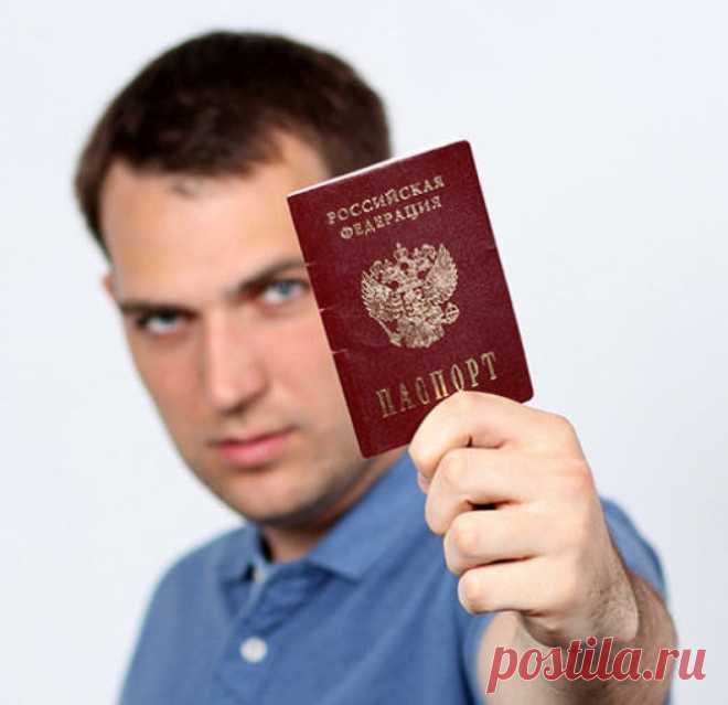 Кто имеет право требовать паспорт, а кому не стоит его предъявлять – ошибка может обойтись дорого С одной стороны, ни в одном законе не содержится требований, обязывающих гражданина постоянно иметь при себе паспорт. Даже если на ...