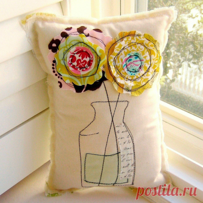 Flower Pillow Soft Sculpture Appliqued Pillow от tracyBdesigns