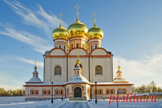 Walking along the shore of the lake, picnic with shashlykami.A to it through the ancient Torzhok Dvina River in the land of blue lakes and endless forests in the Valdai Hills to recreation Valdayskie Zori, comfortable accommodation with maximum comfort on the shores of a picturesque lake.