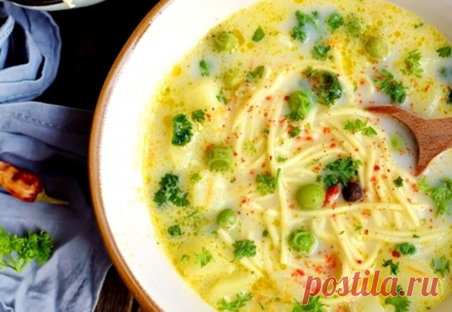 Сырный суп с яичной лапшой и зеленым горошком: потрясающе вкусный и ароматный!