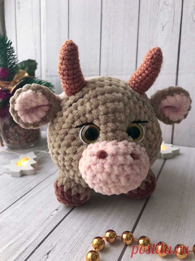 PDF Бычок Гаврюша крючком. FREE crochet pattern; Аmigurumi doll patterns. Амигуруми схемы и описания на русском. Вязаные игрушки и поделки своими руками #amimore - корова, коровка, телёнок, плюшевый бык, бычок из плюшевой пряжи.