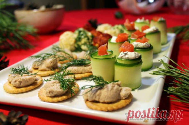 3 простых закуски на новый год. Не дорого, быстро и вкусно! Всем привет!Сегодня, мы к Вам с тремя рецептами вкуснейших и простых закусок на новый год: куриный паштет на крекерах, сырно-творожные шарики с чесноком, рулетики с лососем, огурцом и творожным сыром....