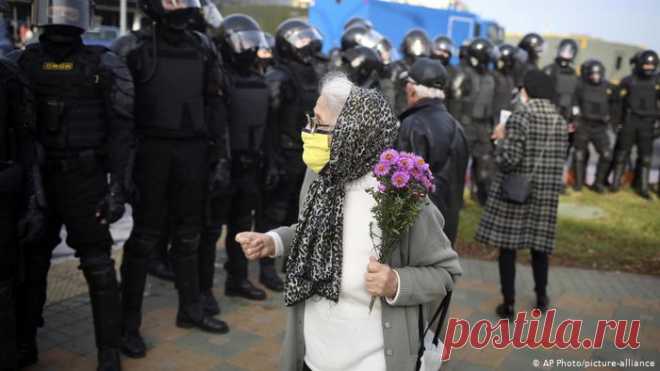 ″Бабушки против насилия, дедушки против ОМОНа″: в Минске на протест вышли пенсионеры
