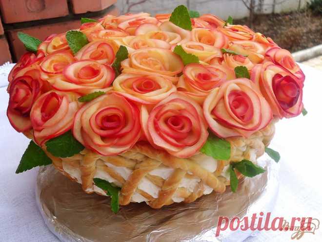 «Букет для женщин» - торт с яблочными розами