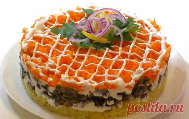 Салат Лисичка — самые вкусные рецепты салата Лисья шубка Салат Лисичка - вкусный рецепт с фото пошагово. Лисья шубка с селедкой и грибами. Салат Лисичка с корейской морковью и курицей.
