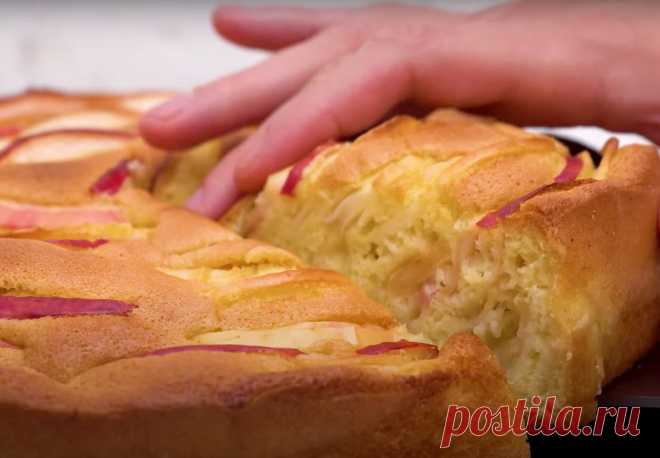 Найпростіший і смачний рецепт шарлотки з яблуками — пиріг тане в роті, а готується дуже швидко Класична шарлотка з яблуками з 5 інгредієнтів.